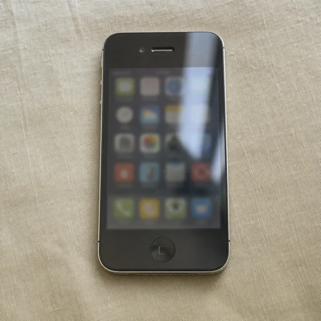Smartphone ancien avec icônes d'applications